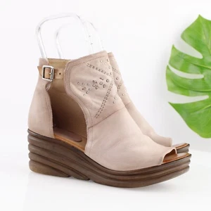 Miz Mooz Womens Atlas Sandal Size 40 9 Tan Leather Studded Wedge Platform Cutout - Picture 1 of 16