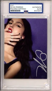 SIGNED OLIVIA RODRIGO GUTS VAMPIRE PICTURE PHOTOGRAPH PSA DNA COA CERTIFIED SOUR - Picture 1 of 2