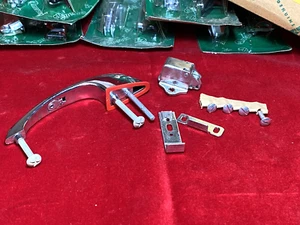 C1965 NOS Amerock Door HANDLE & CATCH, Cabinet, Furniture, Original Display Card - Picture 1 of 10