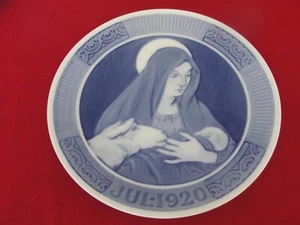 1920 ROYAL COPENHAGEN CHRISTMAS  PLATE  Virgin Mary - Picture 1 of 2