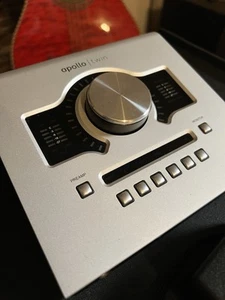 Universal Audio Apollo Twin (UAD2 Duo Core) Audio Interface - Thunderbolt 2 - Picture 1 of 3