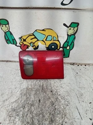 Внутренний задний фонарь 2001 Audi A8 со стороны водителя (LR) от оригинального производителя  - Изображение 1 из 3