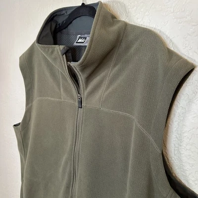 REI Vest Mens XXL Green Fleece Outdoor Casual Full Zip Hike Walk Lightweight - Image 1 of 4