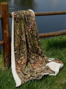 Camo Woods Design Camouflage Sherpa Luxury Light Weight Soft Blanket 50" x 70" - Picture 1 of 3