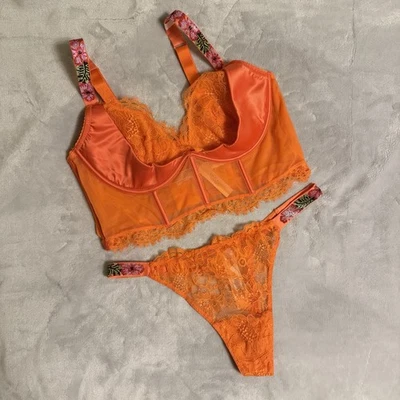 Sujetador corsé Victoria’s Secret naranja floral con correa de joyas y bragas a juego Foto 1 de 4
