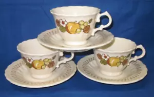 un lote de 3 tazas y platillos ~ Vernon Ware de Metlox ~ patrón de cesta de frutas - Imagen 1 de 9