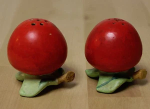 Vintage Salz und & Pfefferstreuer gemarkt JAPAN (rot) Kirschtomate auf Weinrebe  - Bild 1 von 4