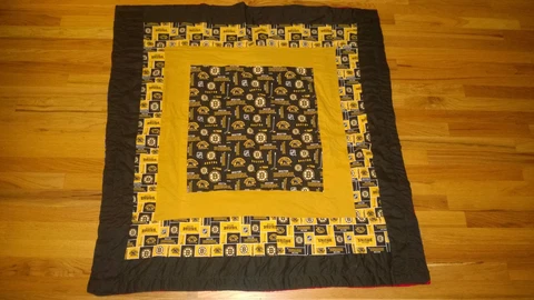RARE BOSTON  "BRUINS"  COTTON/FLEECE TWOSIDED  BLANKET 44" X 44" NHL Cover