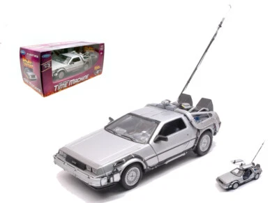 MODELLINO AUTO STATICO WELLY DE LOREAN RITORNO AL FUTURO TIME MACHINE SCALA 1:24 - Immagine 1 di 4