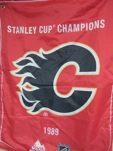NHL 2017 STANLEY CUP CHAMPIONS BANNER/FLAG - CALGARY FLAMES - Foto 1 di 2