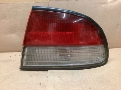 Luz trasera Mitsubishi Galant 1997 1998 97-98 lado del pasajero derecha 043-1666R Foto 1 de 2