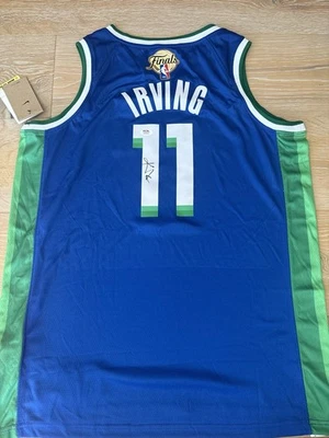 Camiseta deportiva autografiada firmada por Kyrie Irving de los Dallas Mavericks de baloncesto PSA ADN certificado de autenticidad  Foto 1 de 2