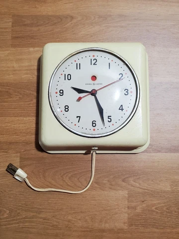 Vintage General Electric Square Wall Clock 2H08 Yellow metal & plastic USA Cover