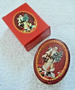 VINTAGE - VICTORIAN SANTA CANDLE IN PRETTY TIN - GIFTCO - BAYBERRY SCENTED - NEW - Picture 1 of 12