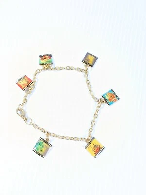 Pulsera Disney Pixar Toy Story Increíbles Monstruos Puntada Dory Rey León Dije Foto 1 de 4