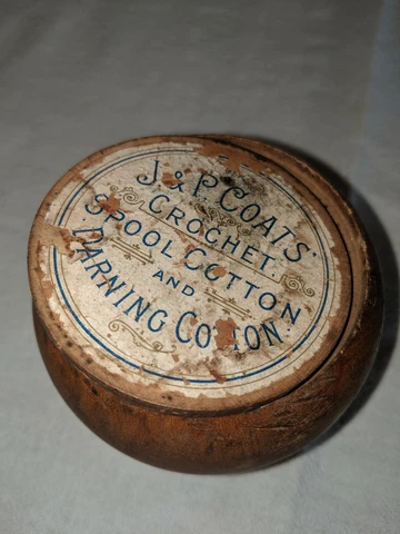 ANTIQUE J&P COATS WOODEN MAUCHLINE TREEN WARE CARVED THREAD HOLDER NEEDLE CASE Cover