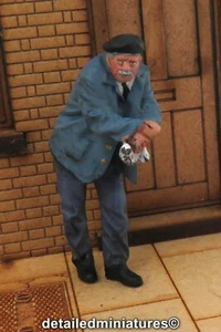 DETAILED MINIATURES DM577 PAINTED O GAUGE 1/43RD FIGURE - LOCO CREW LEANING CAB - Picture 1 of 5