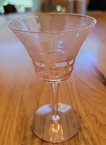 Cambridge Glass Imperial Hunt Scene Pink 4.5 Inches Tall Stem Glass Excellent - Picture 1 of 7