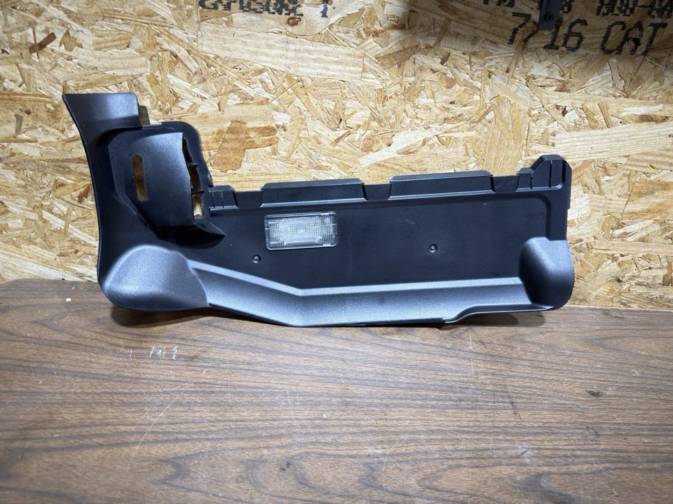 BMW 330 E46 2001-06 OEM BAJO TABLERO MOLDURA PASAJERO RODILLAS GUANTERA PANEL LUZ Foto 1 de 4