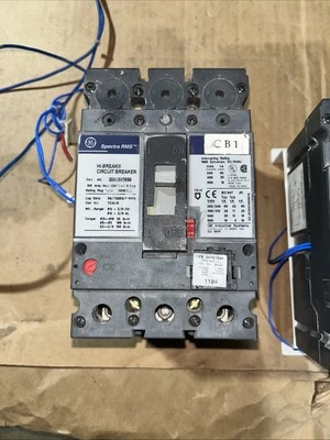 Disyuntor eléctrico general SEHA36AT0150 110 A Spectra RMS Hi Break USADO Foto 1 de 4