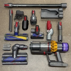 Dyson V15 Detect Absolute Cordless Vacuum Cleaner Animal Gold Handheld SV22 - Picture 1 of 12