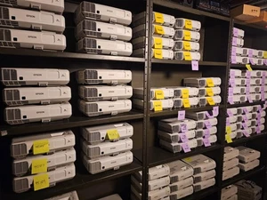 LOW HOURS!! -Epson PowerLite 108 3LCD Projector 3700 Lumens - Mounts Available - Picture 1 of 4