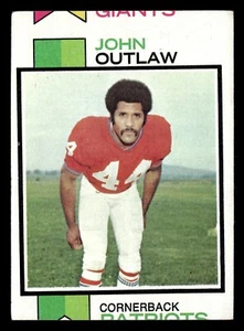 1973 Topps John Outlaw #384 en muy buen estado-ex New England Patriots novato mal cortado - Imagen 1 de 2