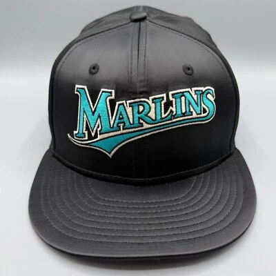 Gorra Gorra de los Marlins de Florida Negra Campeones de la Serie Mundial New Era Cooperstown 9Fifty Foto 1 de 4