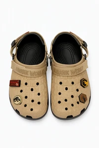 Zueco Crocs Jurassic World Classic - Hombre’s 6 / Mujer’s 8 – Edición Limitada - Imagen 1 de 6