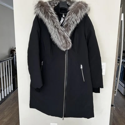 Nuevo con etiquetas Abrigo Mackage TRISH-X Powder Touch Down con cuello de piel de zorro plateado. Talla XL Foto 1 de 4