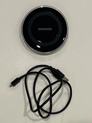 Almohadilla de carga inalámbrica Samsung Galaxy negra modelo EP-PG9201 Foto 1 de 3