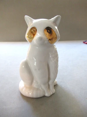 Jarrón Anthropologie Invierno Blanco Cerámica Mapache Brote ~ 5 pulgadas Foto 1 de 4