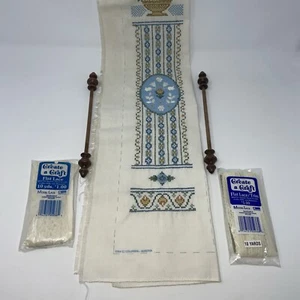 Tirador de campana de sampler de madera de cuña punto de cruz Columbia Minerva 6964 1985 mayormente hecho - Imagen 1 de 10