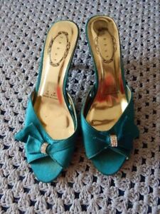 Turquoise, bag, fascinator, backless shoes in good condition, size 5.
