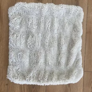 Pottery Barn 18x18" weiß elfenbein Kunstfell geraffter Kissenbezug mit Reißverschluss - Bild 1 von 7