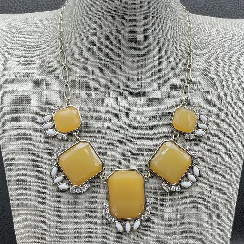 Colar declaração WHBM pedra preciosa cristal branco acento tom dourado corrente ousada - Imagem 1 de 4