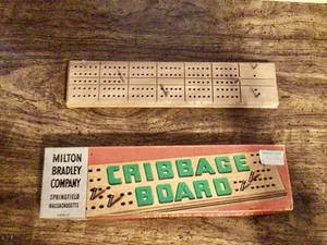 Vintage 1960s Milton Bradley Wooden Cribbage Board with 6 Metal Pegs 4626-A Box - Picture 1 of 3