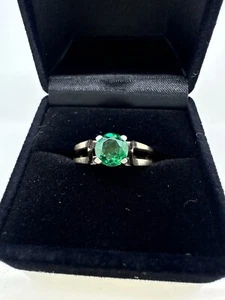Ladies 9ct Yellow Gold Ring With Green Stone 2.2gms - Picture 1 of 6