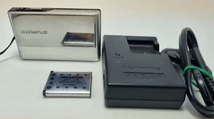 Olympus U 1040 10.0MP Digital Camera Silver Camera Battery Charger RARE TESTED - Picture 1 of 14