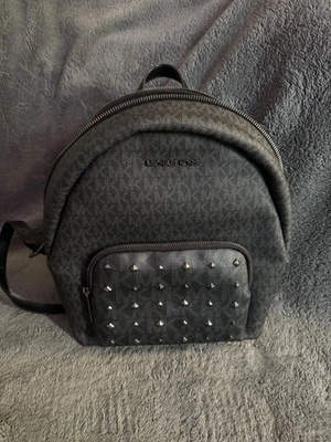 Mochila média cravejada preta Michael Kors Erin - Imagem 1 de 3
