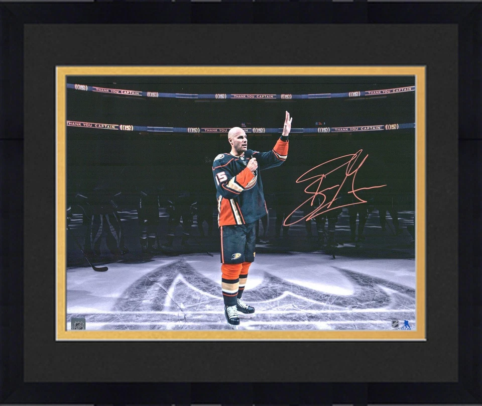 Foto de saludo final del juego de la NHL firmada por Ryan Getzlaf Anaheim Ducks de 16" x 20" enmarcada Foto 1 de 1