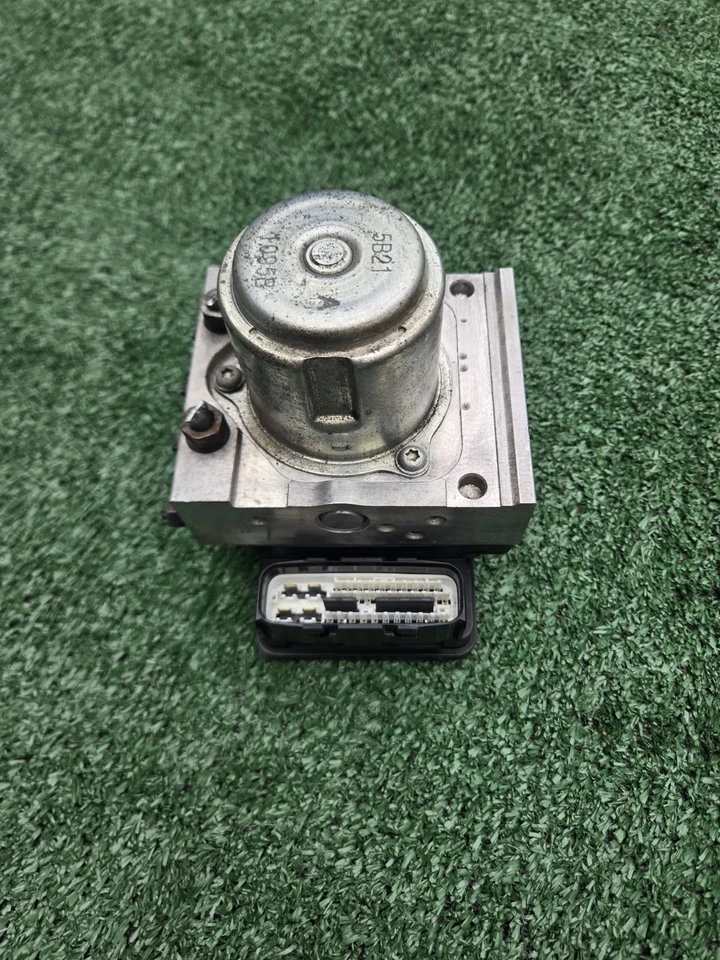 2015 Honda Accord Sedan ABS Anti- Lock Pump Module VSA Modulator Valve OEM T2FL6 - Image 1 of 4