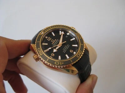OMEGA 18K CERAGOLD 600M SEAMASTER PLANET OCEAN COAXIAL WATCH 232.63.42.21.01.001 - Image 1 of 4