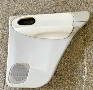 2002-2009 Chevrolet Trailblazer OEM Interior Door Panel Passenger Right Rear - Foto 1 di 9