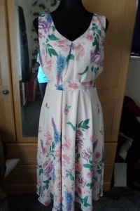 BILLIE & BLOSSOM DOROTHY PERKINS KLEID PASTELLROSA GEBLÜMT GR.16 GEBRAUCHT - Bild 1 von 8