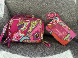 Vera Bradley Todo en Uno Bandolera Cartera y Bolsa de Identificación en Patrón de Remolinos Rosa - Imagen 1 de 12