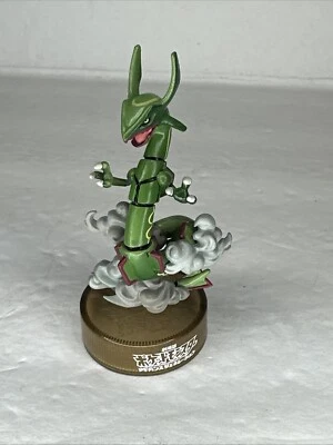2004 Pokemon Destiny Deoxys MISB 2.5" Rayquaza Promo Bottle Cap Figura Kaiyodo - Imagem 1 de 3