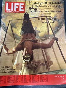 1964 Life international Magazine Cover RUSSIA'S NEW WEAPON GREAT JEWEL ROBBERY - Picture 1 of 4