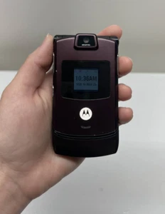 Telefono Motorola RAZR V3 V3m flip viola prugna TESTATO FUNZIONANTE - Foto 1 di 14