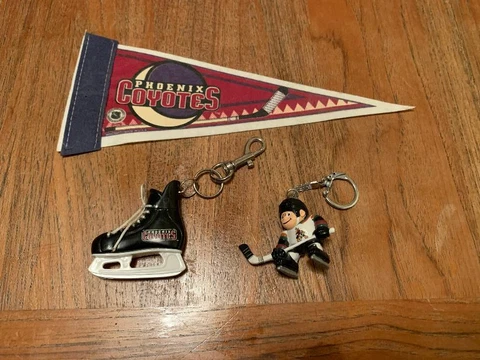 PHOENIX COYOTES skate keychain (1996-99)/ LIL' SPORTS BRAT keychain/mini-pennant Cover